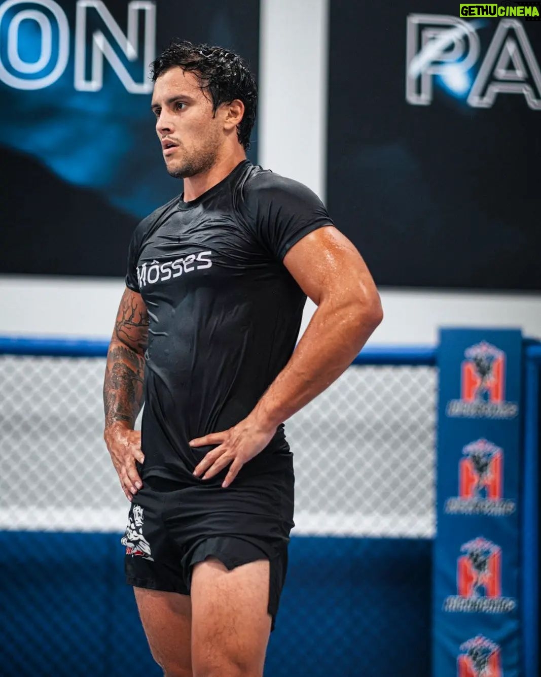 Claudio Puelles - 3.4K Likes - Pisando fuerte para que no hayan sorpresas 🤘🏽
.
.
.
.
.
#ClaudioPuelles #PrinceofPeru #ArribaPeru #UFC281 #roadtotop15 #powerperuano
📍@killcliff_fc