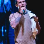 Claudio Puelles Instagram - 👨‍🎤🎤 ¿Qué estoy cantando? Sólo respuestas equivocadas 🚫😂 . Quizás hasta hago una playlist para entrenar con todas las sugerencias 🎧 . . . 📸 @alejandro.chai.visuals en @crosscombatperu . . . #PrinceofPeru #ClaudioPuelles #crosscombat #fbf #ArribaPeru #memes #karaoke Lima, Perú