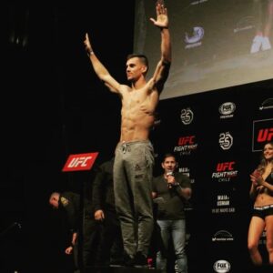 Claudio Puelles Instagram - 🗓️ Flashback Friday 

¿Recuerdan esa noche? 👀
¿Estuviste ahí? Cuéntame cómo lo viviste 🤙🏽
.
.
.
.
.

📸 @kotecruz11 / Mayo 19, 2018

#PrinceOfPeru #ClaudioPuelles #UFC #ArribaPeru #fbf #lutalivre #mma #kneebar #hhm