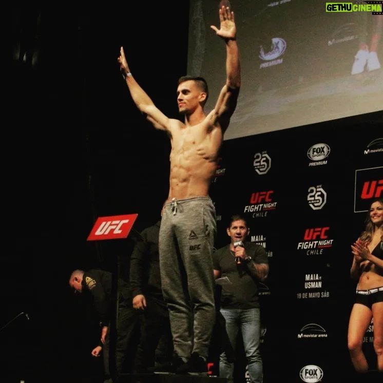 Claudio Puelles - 2.1K Likes - 🗓️ Flashback Friday
¿Recuerdan esa noche? 👀
¿Estuviste ahí? Cuéntame cómo lo viviste 🤙🏽
.
.
.
.
.
📸 @kotecruz11 / Mayo 19, 2018
#PrinceOfPeru #ClaudioPuelles #UFC #ArribaPeru #fbf #lutalivre #mma #kneebar #hhm