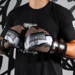 Claudio Puelles Instagram - 💥🔨Seguimos trabajando, tranquilos y aplicados. La oportunidad de volver a competir ya se acerca, y para eso, mis guantes y protecciones @uppercut.pe son el mejor complemento. ¿Vieron ya la colección 2023? ¡Está increíble! Consigue toda la línea de productos Uppercut en @centralsportperu. Diles que te envío El Prince 💪🇵🇪 #PrinceOfPeru #Uppercut #arribaperú #claudiopuelles #UFC #MMA #traibing #gymrat #peruano #peru Perú