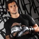 Claudio Puelles Instagram - 💥🔨Seguimos trabajando, tranquilos y aplicados. La oportunidad de volver a competir ya se acerca, y para eso, mis guantes y protecciones @uppercut.pe son el mejor complemento. ¿Vieron ya la colección 2023? ¡Está increíble! Consigue toda la línea de productos Uppercut en @centralsportperu. Diles que te envío El Prince 💪🇵🇪 #PrinceOfPeru #Uppercut #arribaperú #claudiopuelles #UFC #MMA #traibing #gymrat #peruano #peru Perú