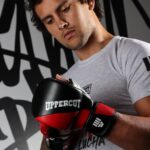 Claudio Puelles Instagram - Nuevas armas para esta temporada 2023. Gracias @uppercut.pe 💪🏽🇵🇪 Encuentra toda la línea 2023 en @centralsportperu #ClaudioPuelles #PrinceofPeru #ArribaPeru #peru #peruvianpower #uppercutperu #boxing #mma #training