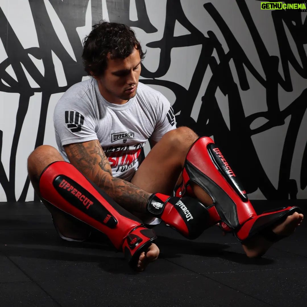 Claudio Puelles Instagram - Nuevas armas para esta temporada 2023. Gracias @uppercut.pe 💪🏽🇵🇪 Encuentra toda la línea 2023 en @centralsportperu #ClaudioPuelles #PrinceofPeru #ArribaPeru #peru #peruvianpower #uppercutperu #boxing #mma #training