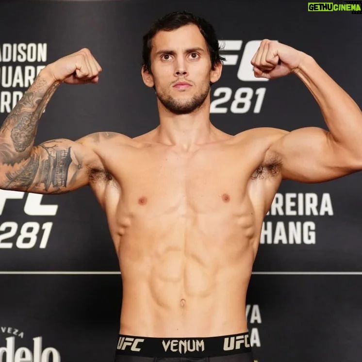 Claudio Puelles - 11K Likes - 155,2 lbs. ⚖️✔️
Mañana lo damos todo! 💪🏽🇵🇪
#ClaudioPuelles #PrinceofPeru #UFC281 #ArribaPeru #newyork #weighin #lightweight