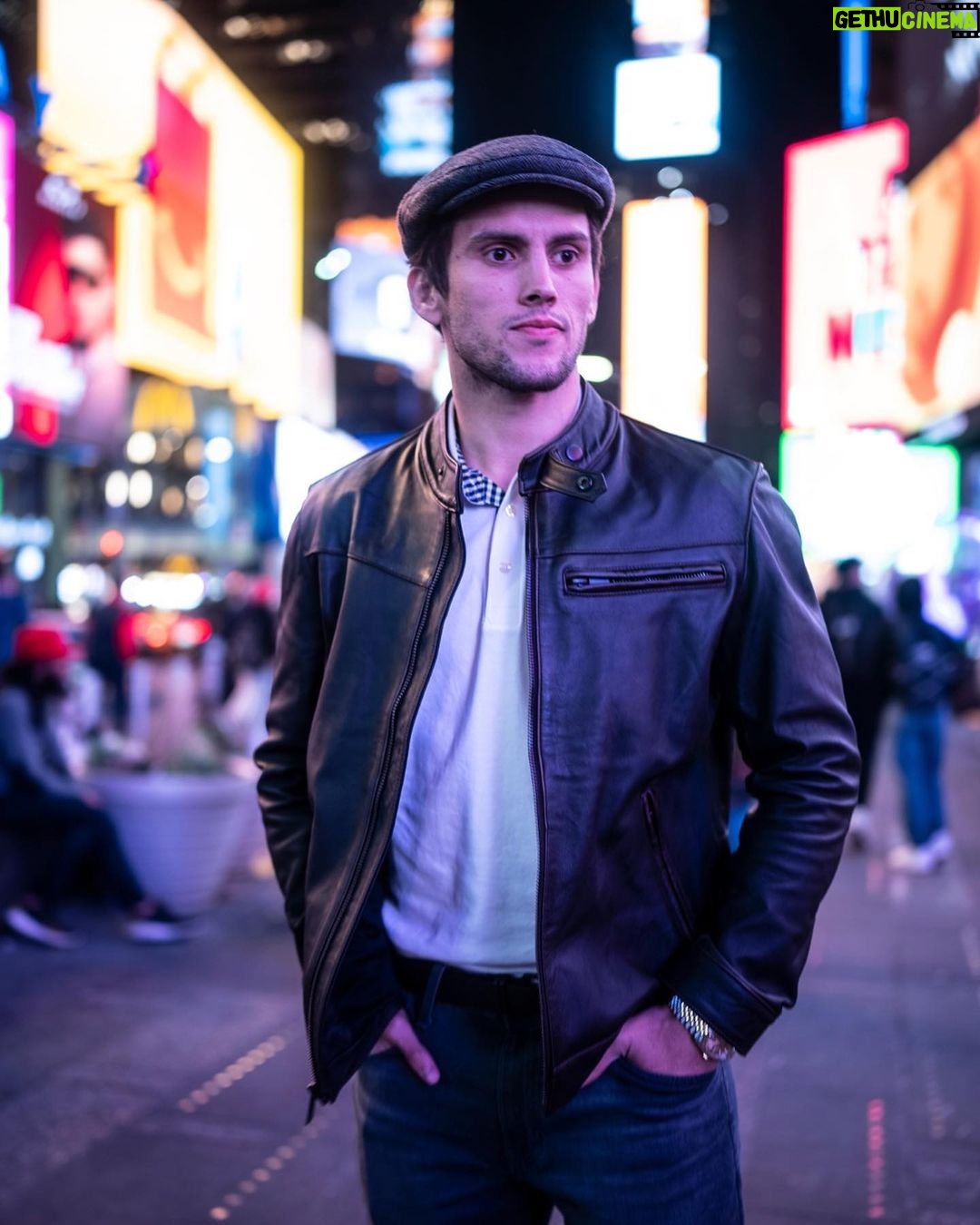 Claudio Puelles - 6.1K Likes - Viviendo mi momento
📸: @desautomatas
#ClaudioPuelles #PrinceOfPeru #UFC281 #newyorkcity