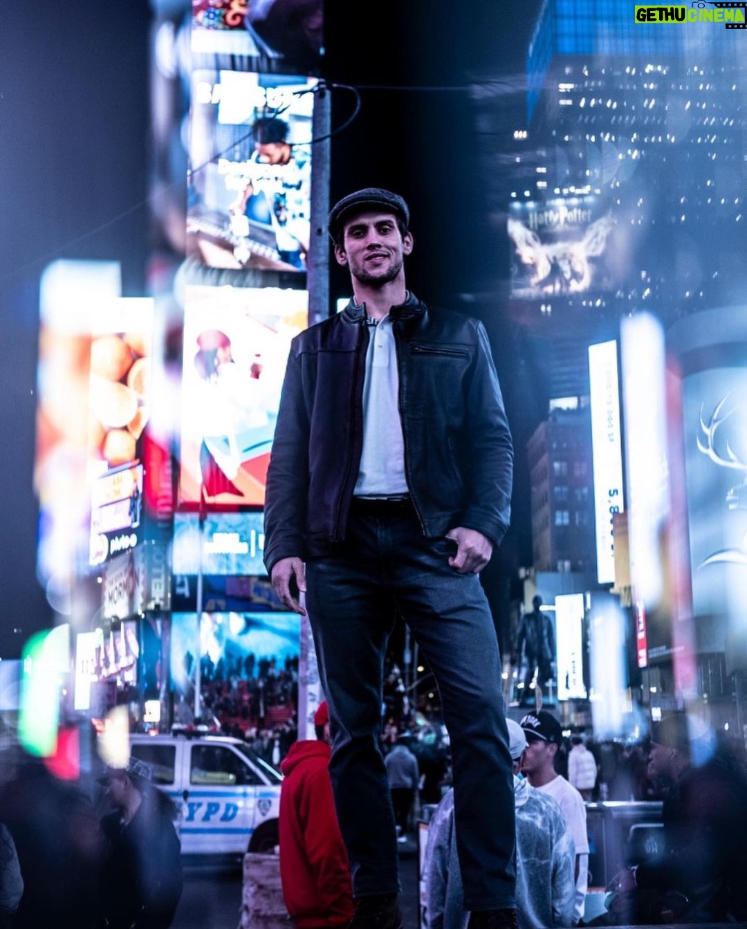 Claudio Puelles - 6.1K Likes - Viviendo mi momento
📸: @desautomatas
#ClaudioPuelles #PrinceOfPeru #UFC281 #newyorkcity