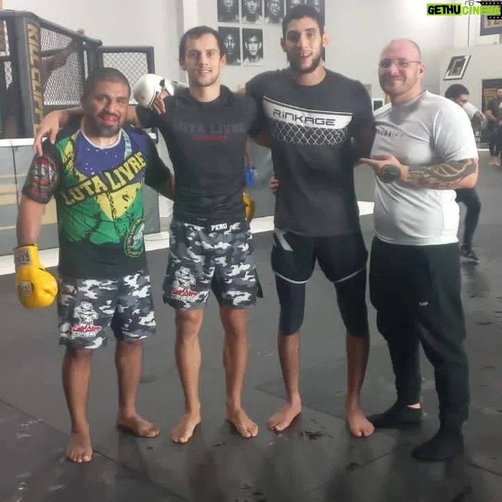 Claudio Puelles - 3.8K Likes - Ya cerrando mi campamento para #UFC281. 💪🏽🇵🇪
Mañana nos vamos. 🛫🗽
.
.
.
#ClaudioPuelles #PrinceofPeru #UFC #ArribaPeru #roadtotop15 #ppv #powerperuano #lutalivre