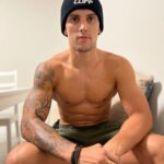 Claudio Puelles Instagram - Estrenando beanie y guantes 🥊 @uppercut.pe @killcliff_fc #PrinceofPeru #ClaudioPuelles #UFC281