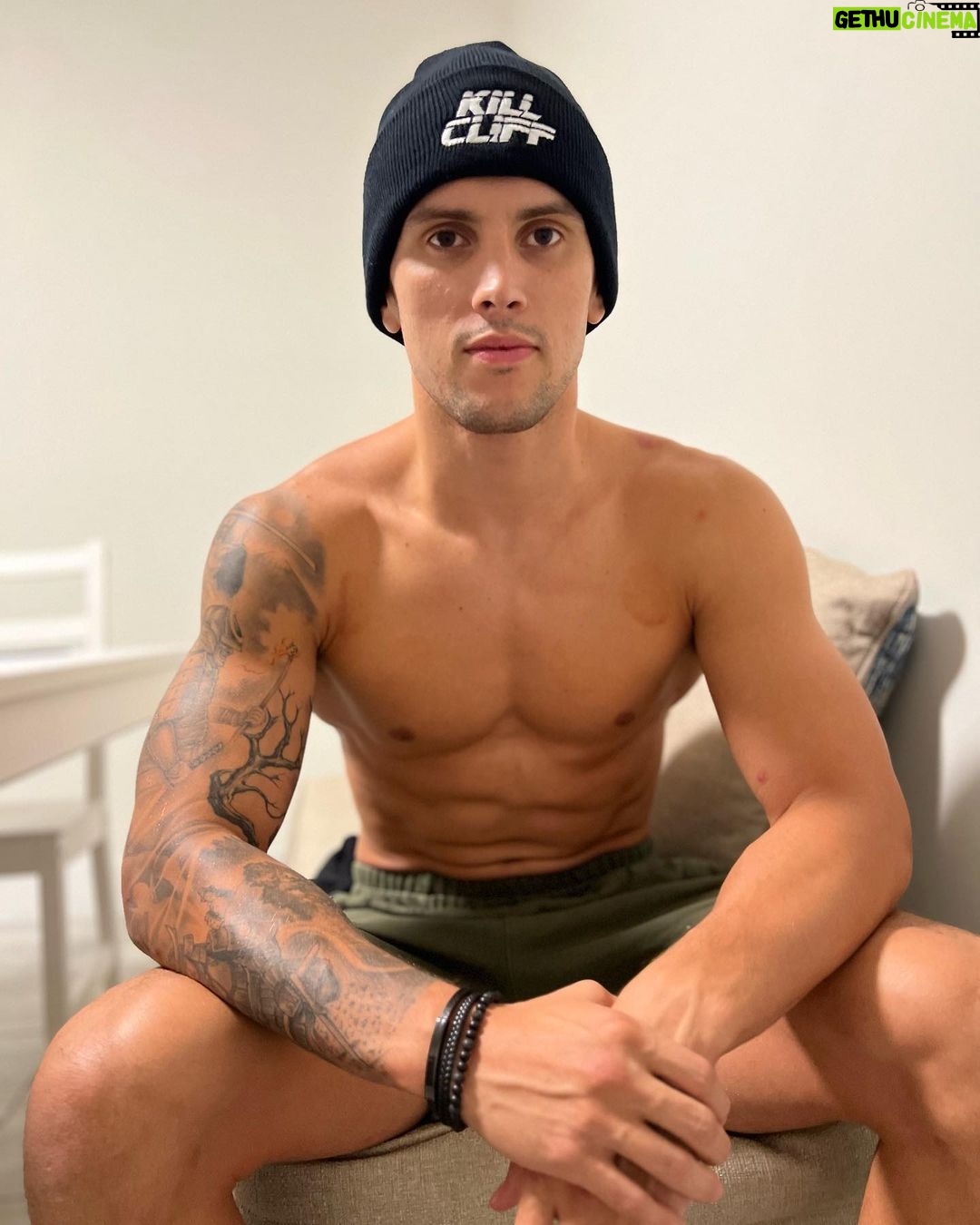 Claudio Puelles - 2.2K Likes - Estrenando beanie y guantes 🥊
@uppercut.pe
@killcliff_fc
#PrinceofPeru #ClaudioPuelles #UFC281
