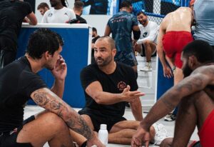 Claudio Puelles Instagram - Tuve una visión y no puedo parar hasta llegar a todo eso que imaginé 🥷
📸 : @enochcontreras

#ClaudioPuelles #PrinceofPeru #ArribaPeru #UFC281 #EddieAlvarez #killclifffc