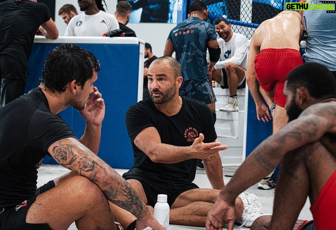 Claudio Puelles - 1.4K Likes - Tuve una visión y no puedo parar hasta llegar a todo eso que imaginé 🥷
📸 : @enochcontreras
#ClaudioPuelles #PrinceofPeru #ArribaPeru #UFC281 #EddieAlvarez #killclifffc