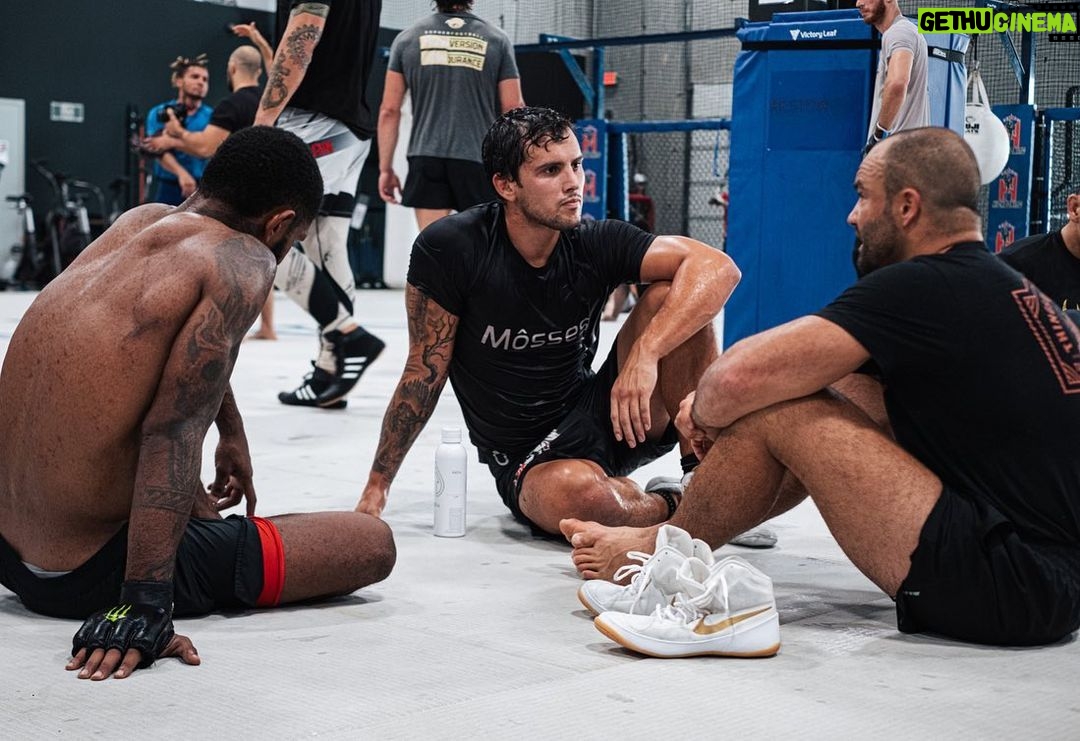 Claudio Puelles - 1.4K Likes - Tuve una visión y no puedo parar hasta llegar a todo eso que imaginé 🥷
📸 : @enochcontreras
#ClaudioPuelles #PrinceofPeru #ArribaPeru #UFC281 #EddieAlvarez #killclifffc