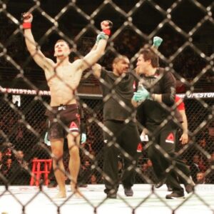 Claudio Puelles Instagram - 🗓️ Flashback Friday 

¿Recuerdan esa noche? 👀
¿Estuviste ahí? Cuéntame cómo lo viviste 🤙🏽
.
.
.
.
.

📸 @kotecruz11 / Mayo 19, 2018

#PrinceOfPeru #ClaudioPuelles #UFC #ArribaPeru #fbf #lutalivre #mma #kneebar #hhm