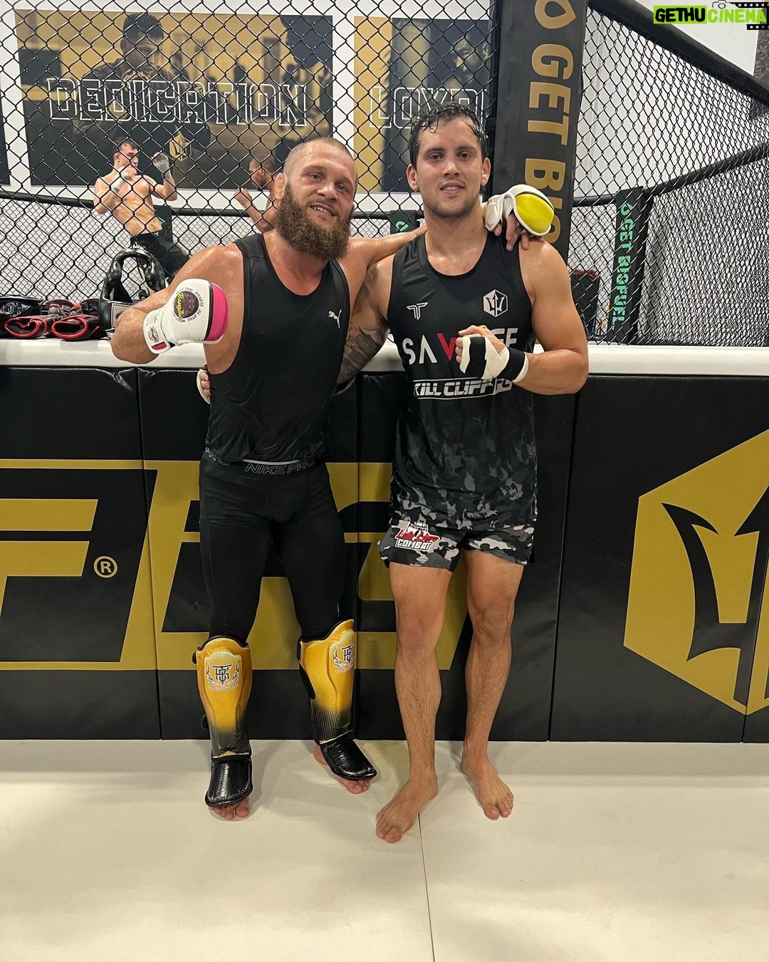 Claudio Puelles - 1.5K Likes - Buenos rounds con @rafael_ataman_fiziev.
Ayudandolo para su main event en setiembre 💪🏼✅