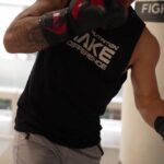 Claudio Puelles Instagram - Mis suplementos @nutripointperu + mis guantes @uppercut.pe 💯🇵🇪 Combinación ganadora 💪🏽 Y que mejor que en @fightlab_peru #PrinceofPeru #ClaudioPuelles #ArribaPeru #MMA #nutripoint #scitecnutrition #uppercutperu @centralsportperu