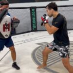 Claudio Puelles Instagram - Ya veo una luz al final del tunel! Tercera semana de vuelta y cada vez mas cerca a estar 100% sano y listo para volver al octagono. Thank you to my trainer @henrihooft for the time and knowledge. Equipado con mis guantes de mma @uppercut.pe 😎 Kill Cliff FC