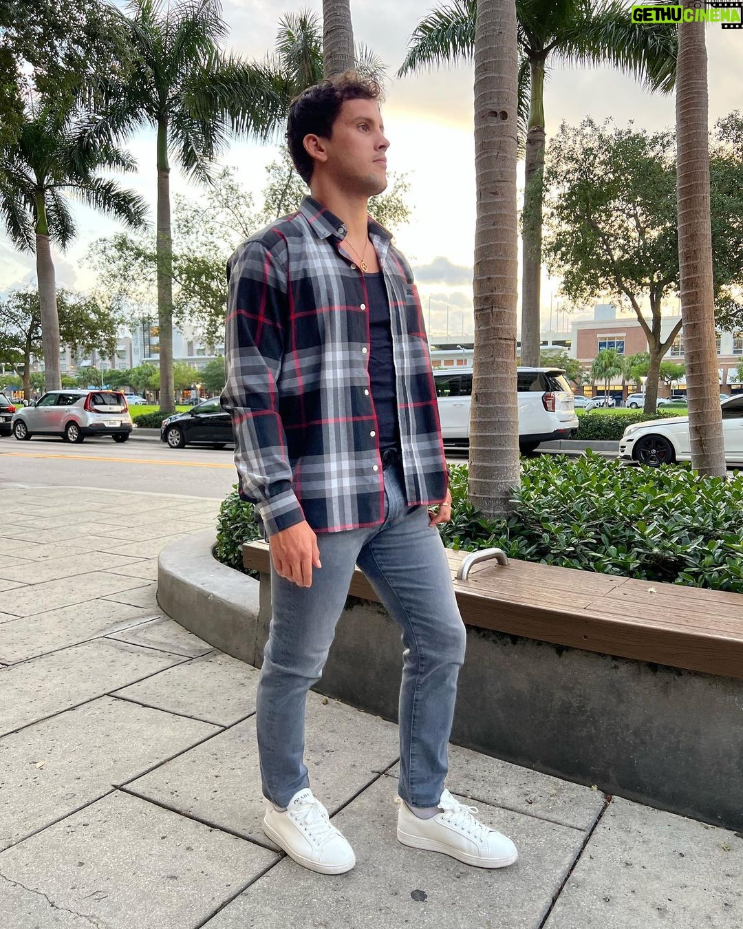 Claudio Puelles - 0.9K Likes - Que gran tarde con el nuevo ahijado Lucca 🖤. Demasiado feliz de conocerlo y se sume uno mas a la familia. @lucianosaco