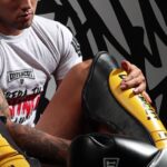 Claudio Puelles Instagram – 🥊Los mejores aliados para tu entrenamiento esta temporada ‼️

Guantes de box y MMA, canilleras, vendas y todo lo que necesitas para llegar al próximo nivel.

Encuentra toda la línea @uppercut.pe 2023 en @centralsportperu 🛒🇵🇪
.
.
.
.
.
#claudiopuelles #PrinceOfPeru #uppercutperu #centralsports #MMA #boxing #training #gear #peru #arribaperu