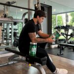 Claudio Puelles Instagram - Ya se viene la Navidad y @nutripointperu nos mandó estas ofertas que quedan como regalo perfecto 🙌🏼. Ya no hay excusa para no tener tu proteina favorita o el suplemento que necesitas 💪🏼⚡️ PROMOS EXCLUSIVAS PARA TIENDAS FISICAS - Por compras mayores a s/200 creatina Drive de Nutrex a s/89 - Por compras mayores a s/200 obtén un 20% de descuento en todo Windmill PROMOCIONES VÁLIDAS HASTA AGOTAR STOCK