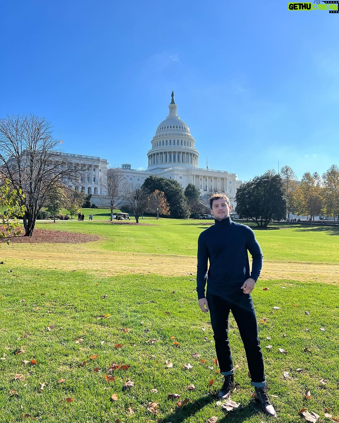 Claudio Puelles - 2.8K Likes - Buenas 3 semanas con el team @pmacperu por el norte de Estados Unidos. El tour empezó en NYC donde @kevin_gallonegro abrio la cartelera en Madison Square Garden con una pelea bastante entretenida. La segunda parada fue en Philadelphia donde nuestro capitan de equipo @benreitermma nos recibió en su casa por una semana y pudimos ver mucho del otoño y hasta las escaleras de rocky balboa. Para cerrar nuestro tour, nos esperaba Washington, distrito capital del país. Con edificiones muy bonitos y un momento bastante especial donde @elmudopinedo nos regala el titulo mundial de PFL.
Gracias a @ivanibericopitbull por estas experiencias y tambien al @fuertebarzola por regalarnos esa luchita casera al inicio para que se bacilen. ⚡️🏆💪🏼
@ki_f_g ⚡️
@libiiberico 🙏🏼