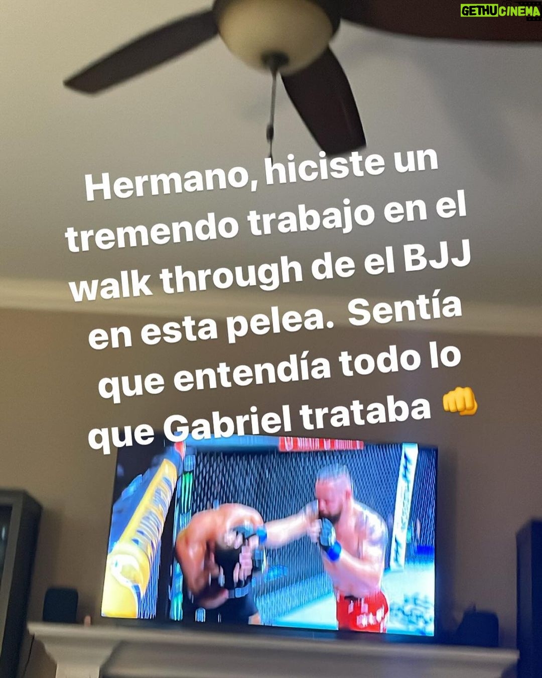 Claudio Puelles - 1.4K Likes - Se nos va un dia mas de peleas increíbles y momentos inesperados como en esa pelea coestelar y partes que tuvimos que meterle poco de diversión para levantar el animo.
Una pena no haber podido comentar la pelea de mi compatriota @danielsoncoramma y de mi pata @estebanribovicsmma pero ya ambos tendrán la oportunidad de volver 💪🏼
Gracias a todos los que nos acompañaron en la transmisión @ufcespanol
Nos vemos en Diciembre, ahora a entrenar 🫡