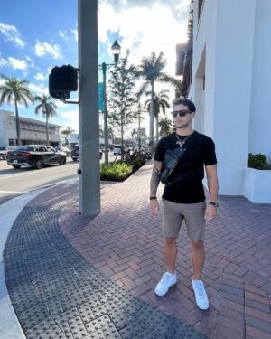 Claudio Puelles Instagram - Conociendo Delray Beach y comiendo una de las mejores carnes locales @cut432steakhouse