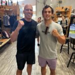 Claudio Puelles Instagram - Buen dia para conocer a la leyenda @realroyce ganador del UFC 1 , 2 y varios más. Pionero en las artes marciales mixtas y gran representante del BJJ. 🙏🏼✅ En esta foto hay unas cuantas submisiones pa highlight reel 😉 Kill Cliff FC