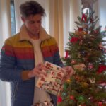 Colin Ford Instagram - Head over to hellobubble.com to snag a Mask and Relax Kit for all your skincare needs this holiday season! #BubbleSkincare #AD