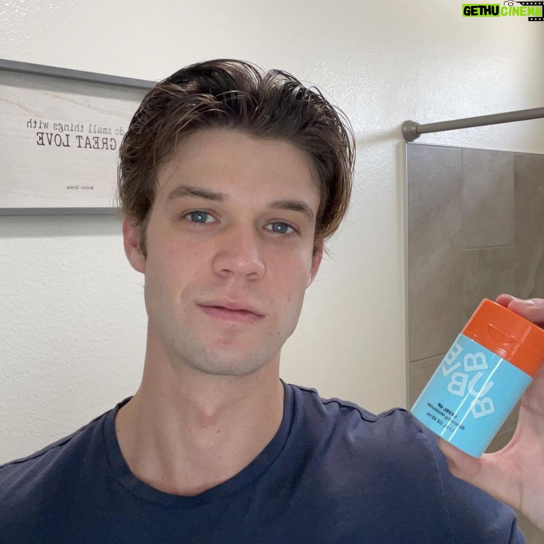 Colin Ford Instagram - A rant about #Bubbleskincare that sparks the conversation #WhatsOnYourFace ? We all go through different things with our skin but it doesn’t have to be a struggle 🙏🏼 #ad