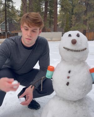 Colin Ford Instagram - Just chillin with my guy Frosty ☃️ talking about how much we love @bubble especially in these dry winter conditions ❄️ #ad