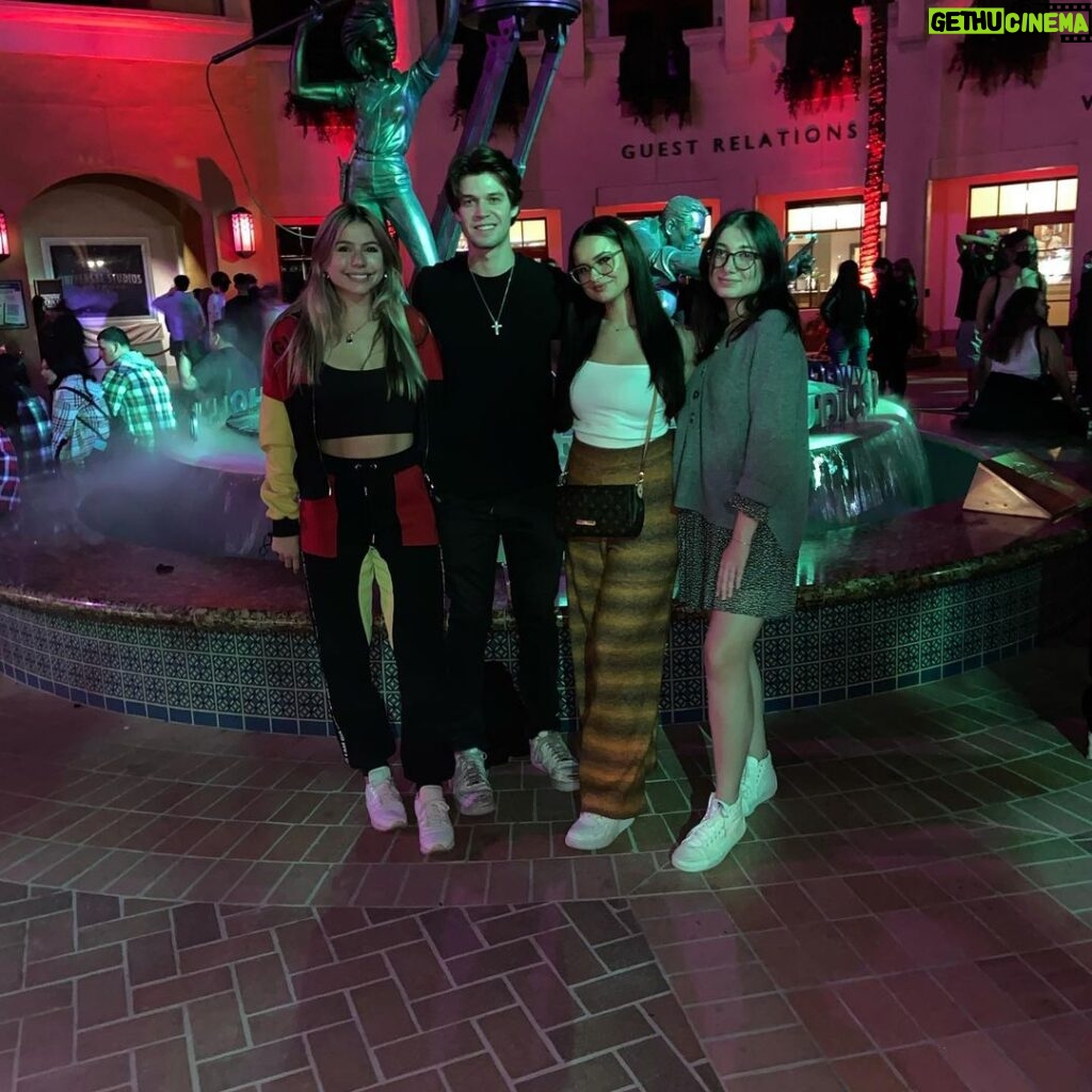 Colin Ford Instagram - The one time red eye comes in handy is for Horror Nights 🔪 thanks for having us this week @unistudios @horrornights 🩸 👻 Universal Studios Hollywood