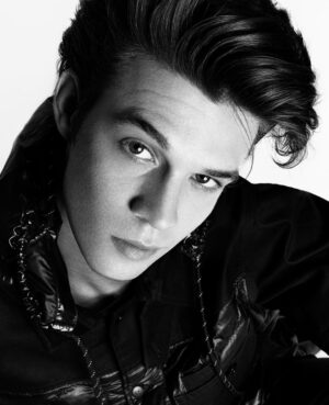 Colin Ford Instagram - So excited to be featured in @vmagazine’s new issue V131, in the 7 @Moncler FRGMT Hiroshi Fujiwara collection ahead of the launch of their new West Coast flagship. 
Head to vmagazine.com or the link in bio to read my full interview now 🤙🏼 
 
@Vmagazine V131 Fall Preview 2021
Photography: @domenvandevelde
Fashion: @nicolaformichetti
Makeup: @cedricjolivet (@thewallgroup)
Hair: @petergrayhair (@homeagency)
Production: @joerirouffa / @theverycreativefirm 
Text: @a.had.a.dream

All clothing 7 @MONCLER FRGMT HIROSHI FUJIWARA/ Shoes 7 MONCLER FRGMT HIROSHI FUJIWARA + @CONVERSE #MONCLERFRGMT