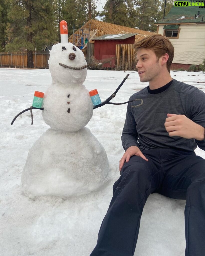 Colin Ford Instagram - Just chillin with my guy Frosty ☃️ talking about how much we love @bubble especially in these dry winter conditions ❄️ #ad Big Bear Lake, California