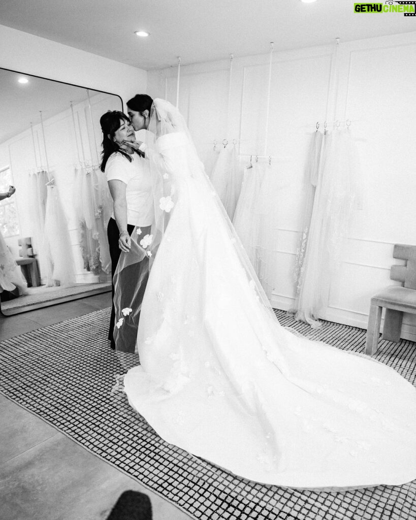 Connar Franklin Instagram - more from my first dress fitting @loho_bride shot by @huntermoreno 🥹