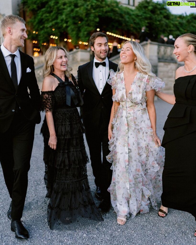 Connar Franklin Instagram - the guest’s fashion >>> (we’ve only got a few of these back, and i cannot wait to see all of them. these kinda shots were so important to me, and @josevilla + team captured the dramaaa) photo team: @josevilla @nancyvilla @megsorel @thevictorvillatoro @davissmithphoto @samkoma.world @biltmoreestate @beinspiredpr Biltmore Estate