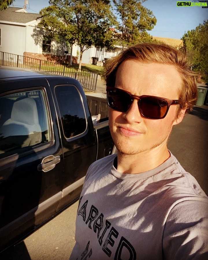 Connor Weil Instagram - Suns out....take out. 🤙🏻