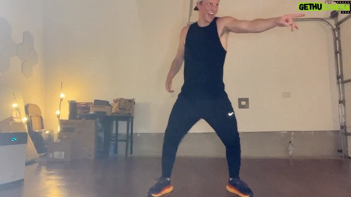 Connor Weil Instagram - In the studio with #DrSlay @johnathanshay. Love a good dance audition. #audition #danceratheart #boyband