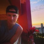 Connor Weil Instagram - That’s a wrap on #acapulco ! After a very stressful couple weeks 😉 I am so excited for this episode. Everyone was so welcoming and lovely, cannot wait for everyone to see the shenanigans at #lascolinas in season 2. @appletvplus @michaelabramsgroup @stewarttalentlosangeles #acapulco #actor #setlife #puertovallarta #mexico