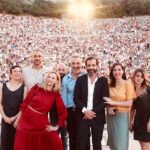 Constantine Markoulakis Instagram – Τώρα, για όλους εμάς, τους συντελεστές, δεν μένει τίποτε άλλο. Ανάμεσα στους θεατές, θα χειροκροτήσουμε τον Οιδίποδα Τύραννο.
#theatre #epidavros @oedipustyranos
