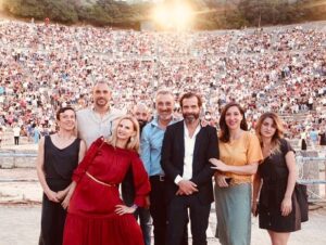Constantine Markoulakis Instagram - Τώρα, για όλους εμάς, τους συντελεστές, δεν μένει τίποτε άλλο. Ανάμεσα στους θεατές, θα χειροκροτήσουμε τον Οιδίποδα Τύραννο.
#theatre #epidavros @oedipustyranos