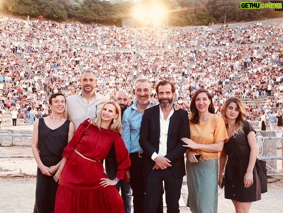 Constantine Markoulakis Instagram - Τώρα, για όλους εμάς, τους συντελεστές, δεν μένει τίποτε άλλο. Ανάμεσα στους θεατές, θα χειροκροτήσουμε τον Οιδίποδα Τύραννο. #theatre #epidavros @oedipustyranos