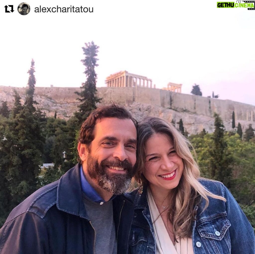 Constantine Markoulakis Instagram - Εγώ πάντως την εκπρόσωπό μου στην επόμενη Βουλή των Ελλήνων τη βρήκα: Αλεξάνδρα Χαριτάτου. Είναι πανέξυπνη, διαβασμένη, ικανότατη, εργατική. Το εγγυώμαι, και ως άνθρωπος και ως μνημείο. Repost @alexcharitatou “Με δυο μνημεία πολιτισμού της χώρας μας: ένα παλαιοτερο και ένα νεότερο 🤪”