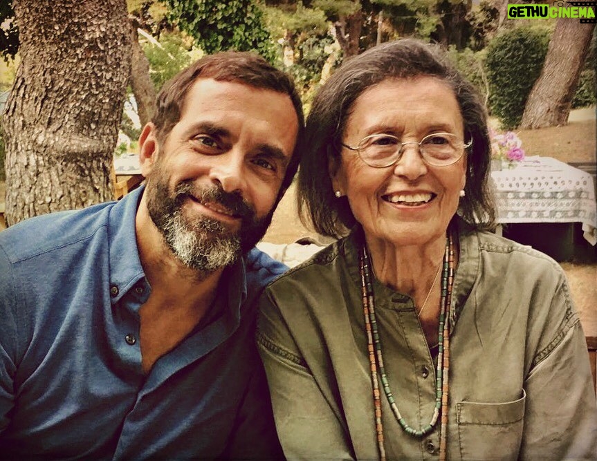 Constantine Markoulakis Instagram - Εδώ, ένας ενήλικος άνδρας, με μια γυναίκα στην οποία οφείλει πολλά. #mothersday