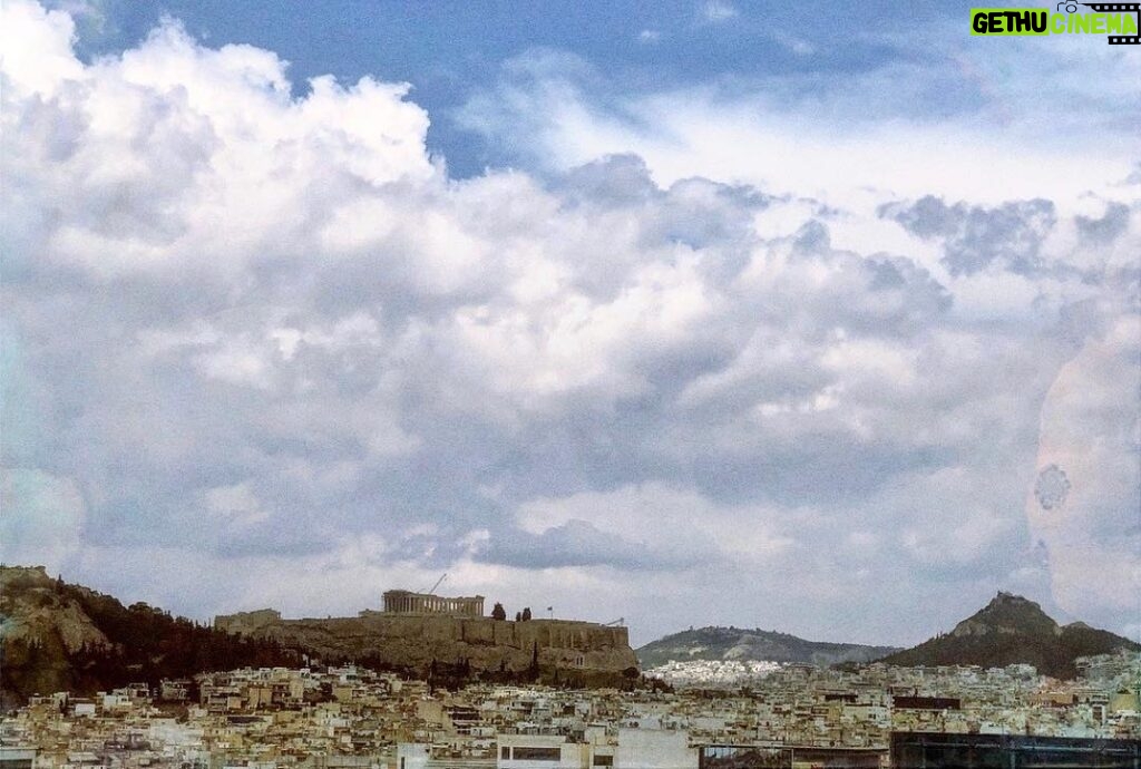 Constantine Markoulakis Instagram - Πάνω απ’την Αθήνα, ο χειμώνας παλεύει με την άνοιξη. Ευτυχώς, ξέρουμε ποιος θα νικήσει. #spring #athens