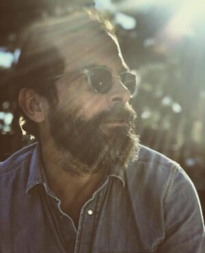 Constantine Markoulakis Instagram - Και είπε στο Φάνη, «τι ωραία, ηλιόλουστη μέρα!» @fanisklonopoulos #ευχές 😂
