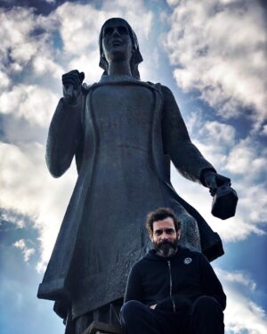 Constantine Markoulakis Instagram - Όλες οι γυναίκες είναι σπουδαίες, κάποιες είναι αξιοθαύμαστες! Όπως οι γυναίκες του Ζαγοριού, στην εποποιία του ‘40. #internationalwomensday #mountain #zagori #χθεσδενπρόλαβα