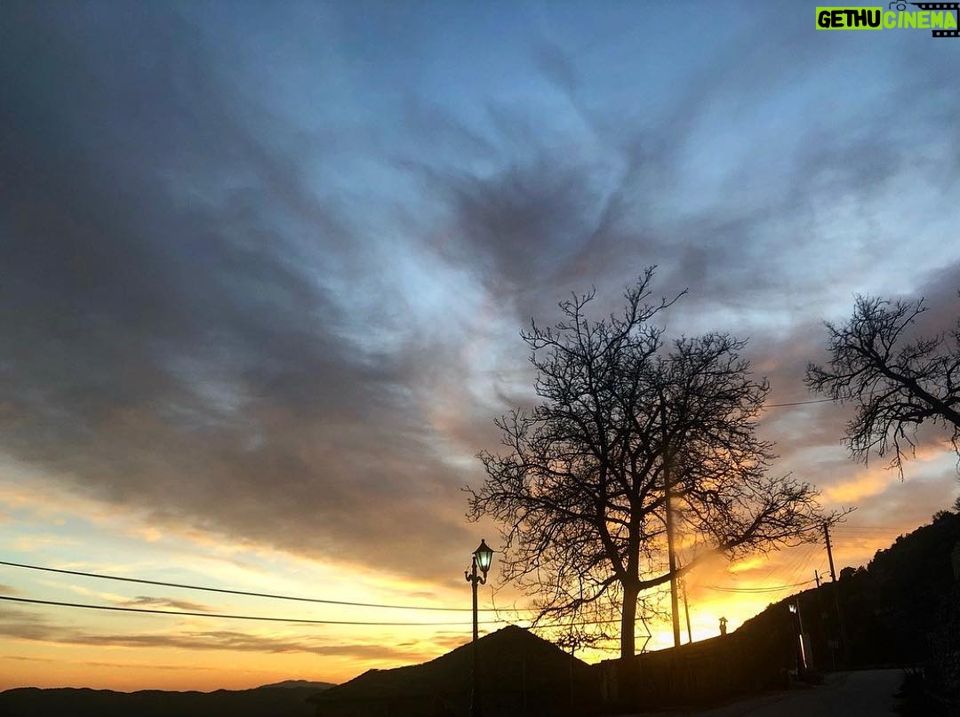 Constantine Markoulakis Instagram - Here goes the sun #mountain #sunset Zagori