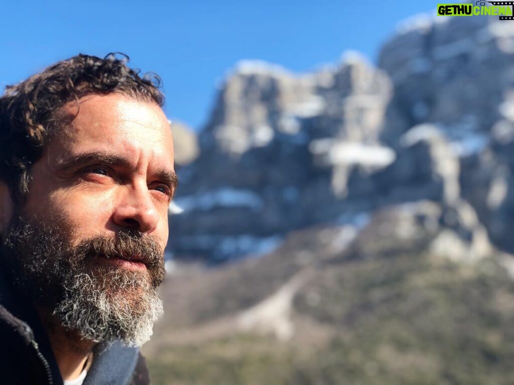 Constantine Markoulakis Instagram - «Καλό μήνα!» φώναξα. «Καλό μήνα!» αποκρίθηκε το βουνό. #march #mountain #echo