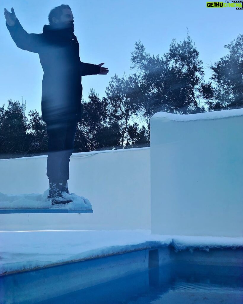 Constantine Markoulakis Instagram - Χειμερινοί κολυμβητές #winter #snow #τώρατολεντηλεμαχοπαλιααπλώσχειμώνα